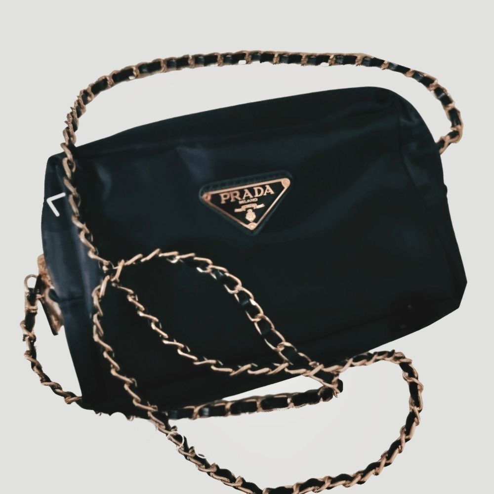 New black Small purse with Zipper and gold Chain belt should purs - Picture 2 of 15